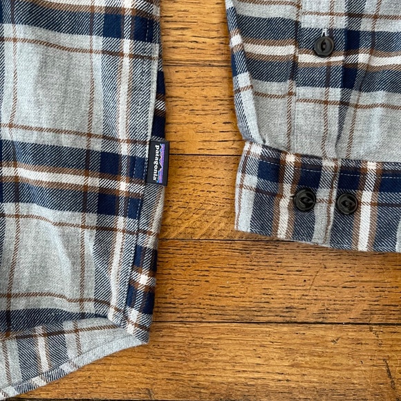 EUC - Patagonia Organic Cotton Plaid Gray  Flannel Button Up Sz M - Picture 6 of 6